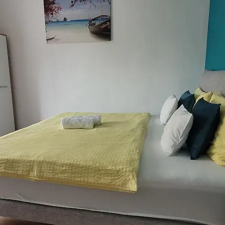 Apartment A Bringas *